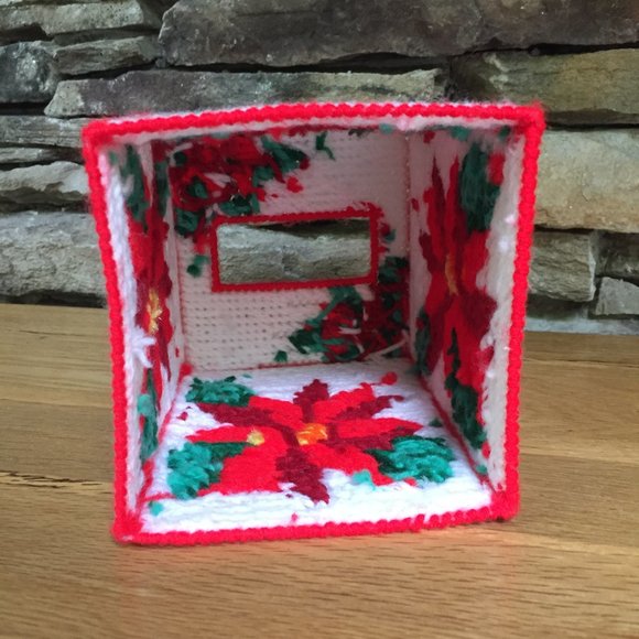 Yarn Craft Tissue Box Cover Poinsettia Christmas - Picture 6 of 6